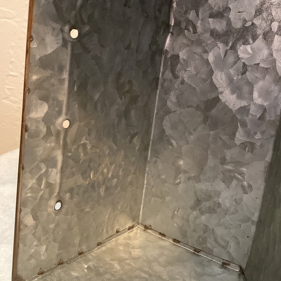 🤍Decorative Tin Holder/Basket - Picture 4 of 5